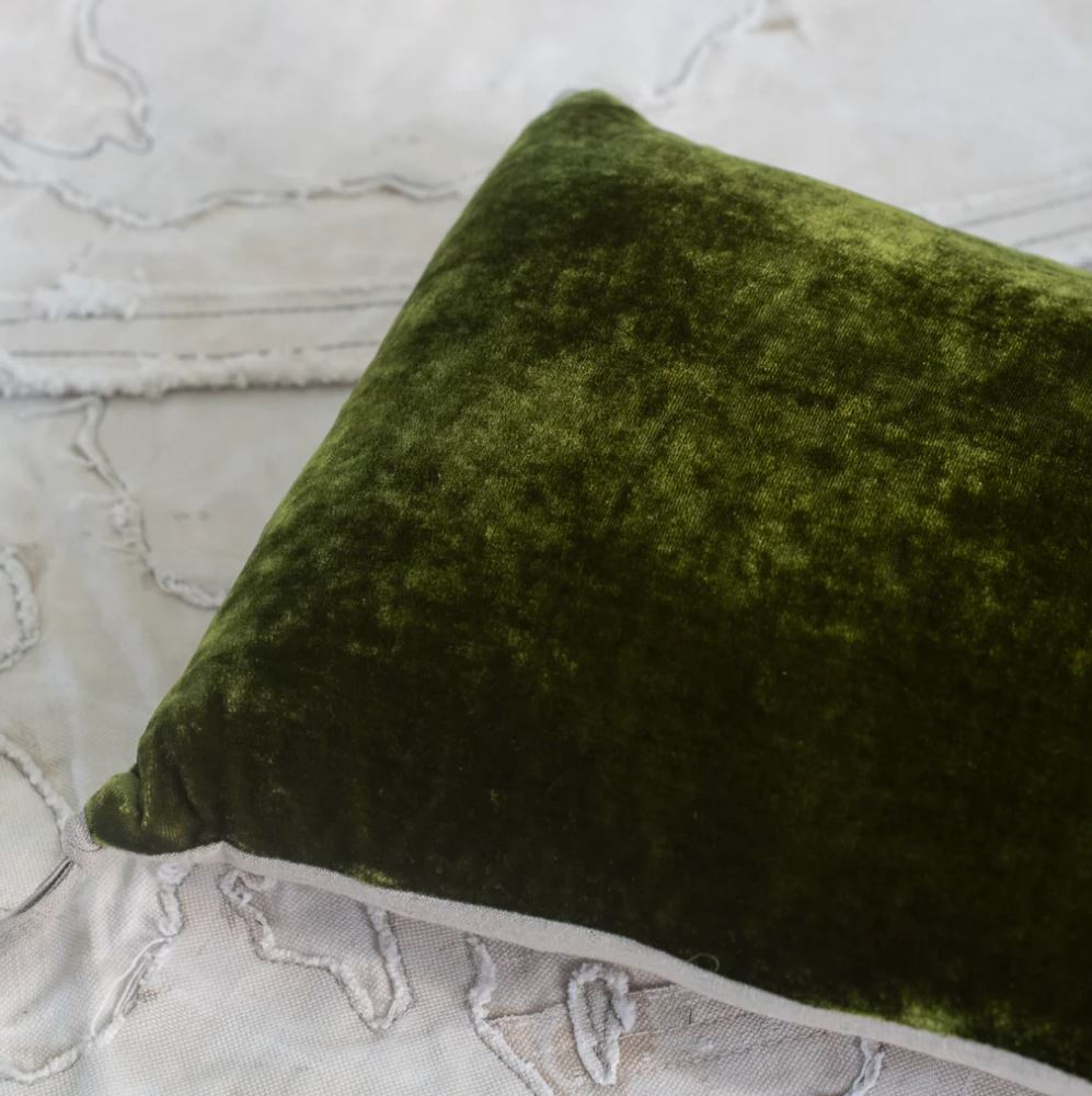 Petite Silk Velvet Pillow Cushion - Avocat green