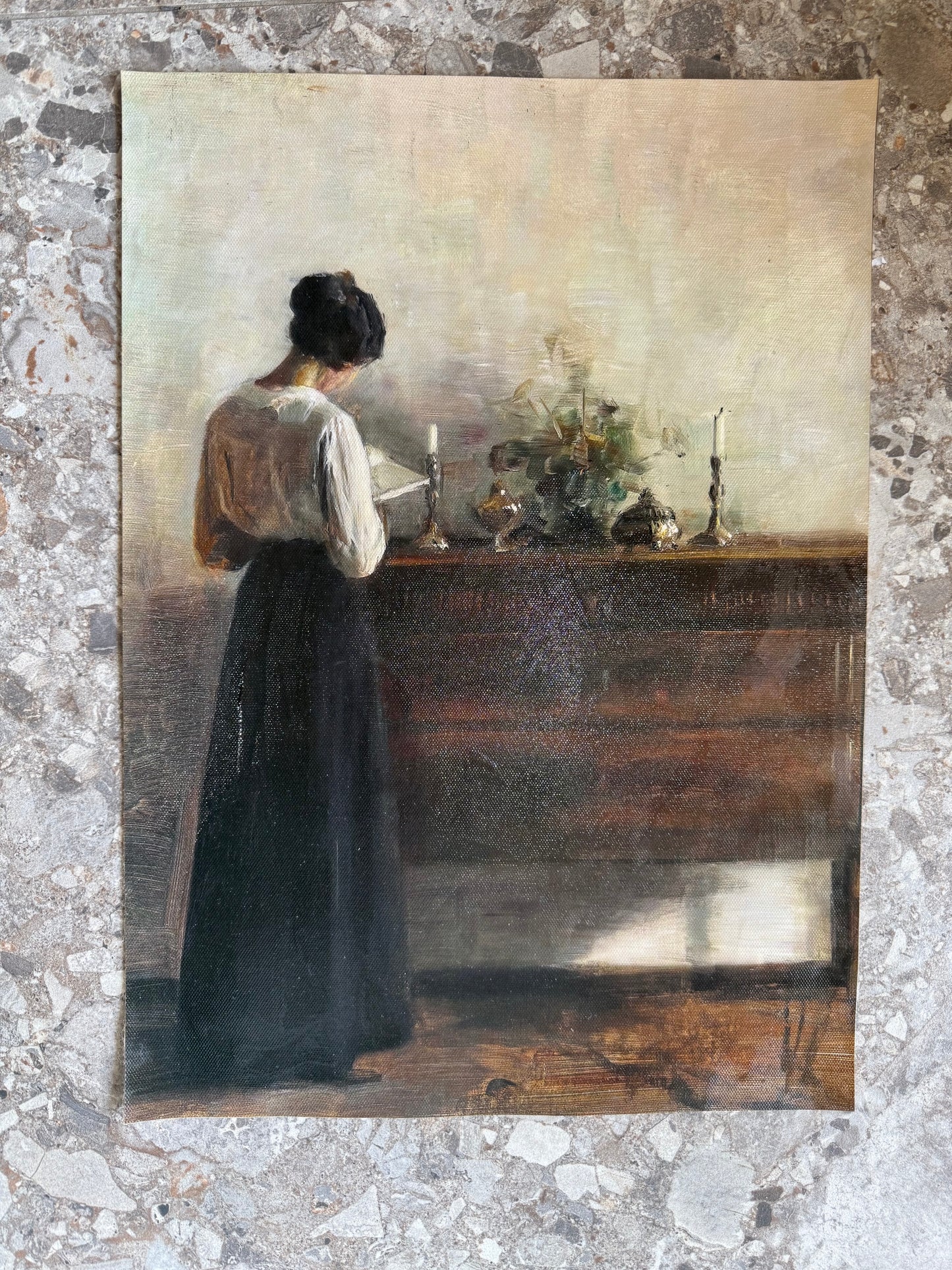 Antiqued Canvas Print - Woman Reading 30x42cm (CREAD)