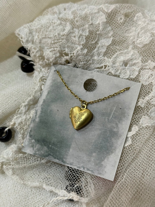Antique Style Tiny Heart Forget Me Not Locket