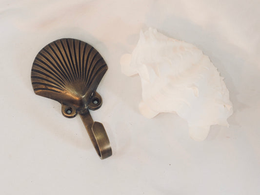 Scallop Shell Hook