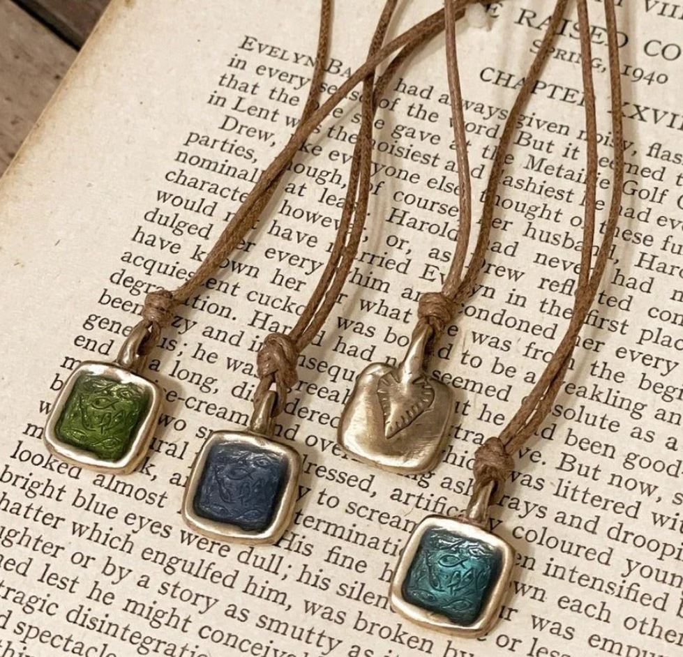 Pesci Che Volano Quadra (square) Pendant